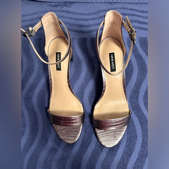 Nine West ,NWOT,sandals,9 1/2,,Pewter textured upper,2 1/2 “  heel,ankle strap - Picture 1 of 7